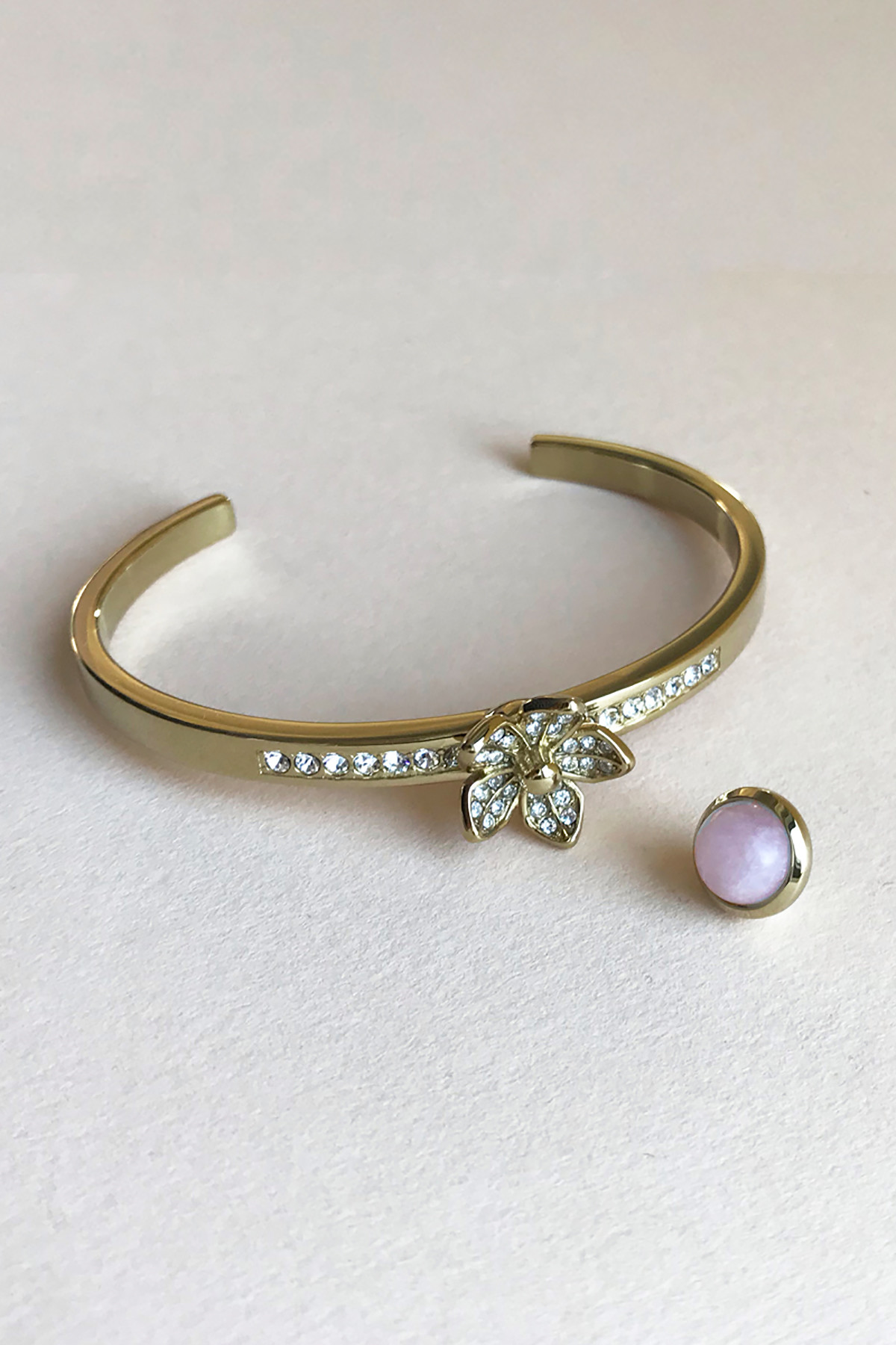 Dyrberg/Kern Guld Armbåndsæt – Elegant Festtilbehør