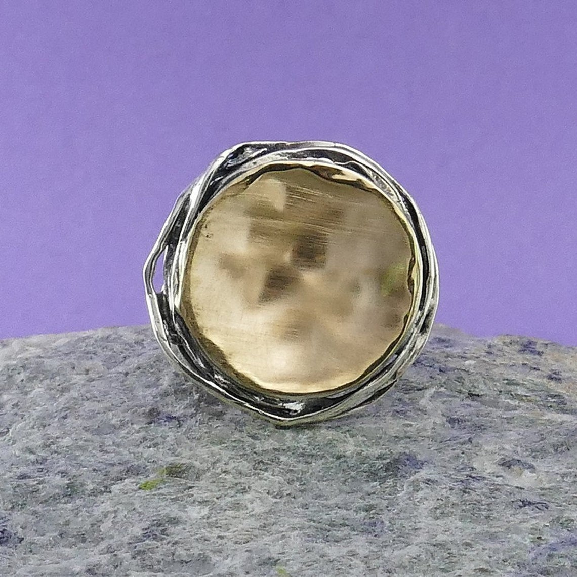 Snoet Guld og Sølv Ring – Håndlavet Smykke Design