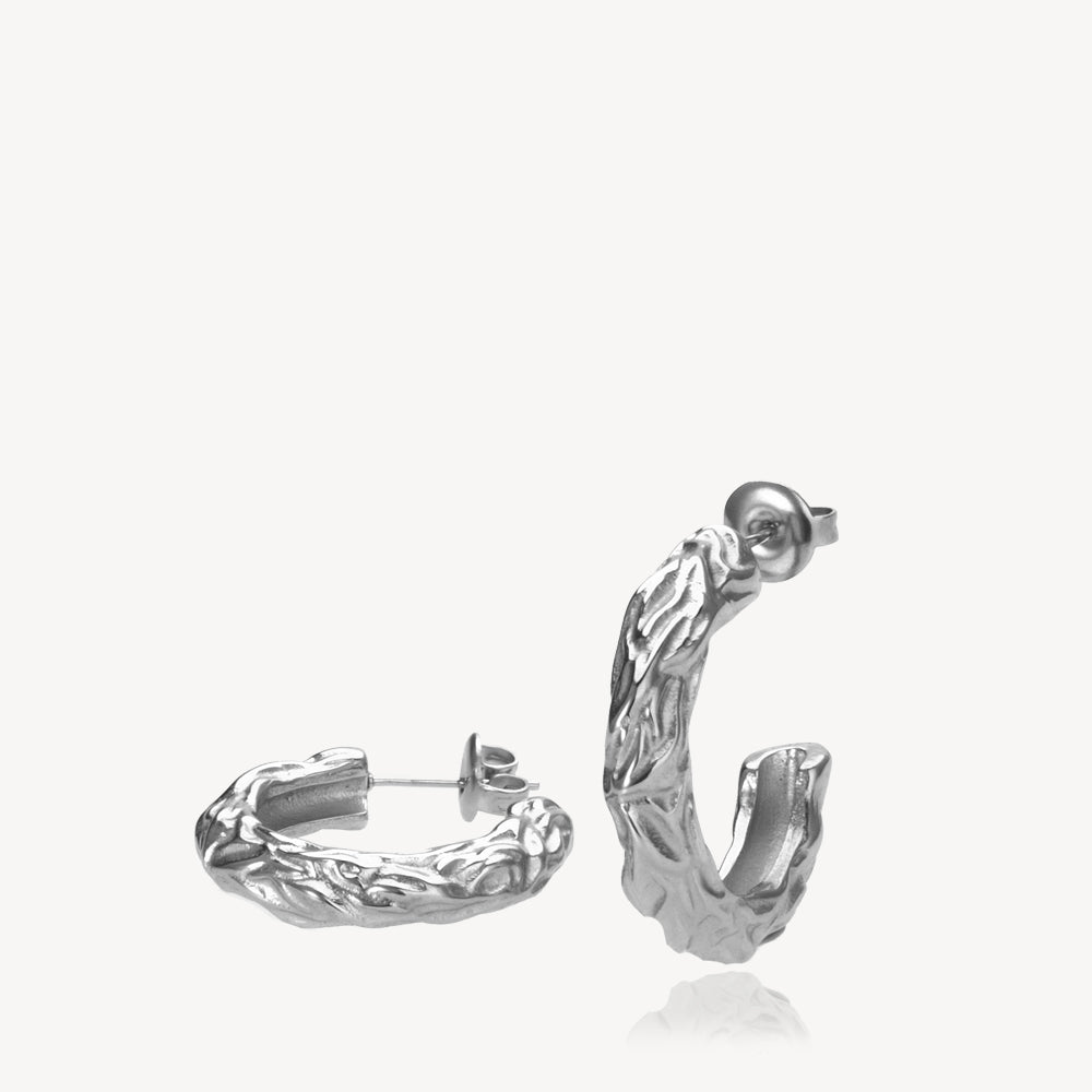 Alva – Bølget Design Øreringe i Genanvendt Stål